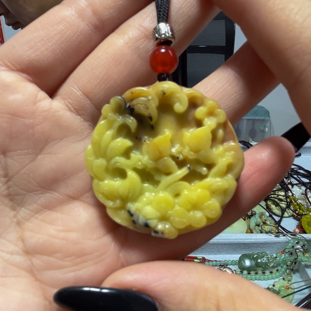 蛇纹石玉未镶嵌颈饰