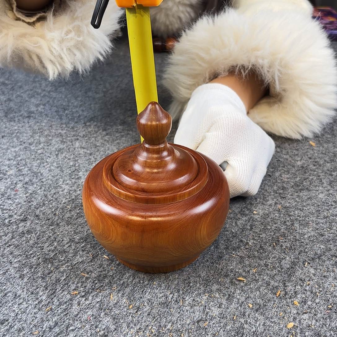 崖柏黑骨糖心茶叶罐