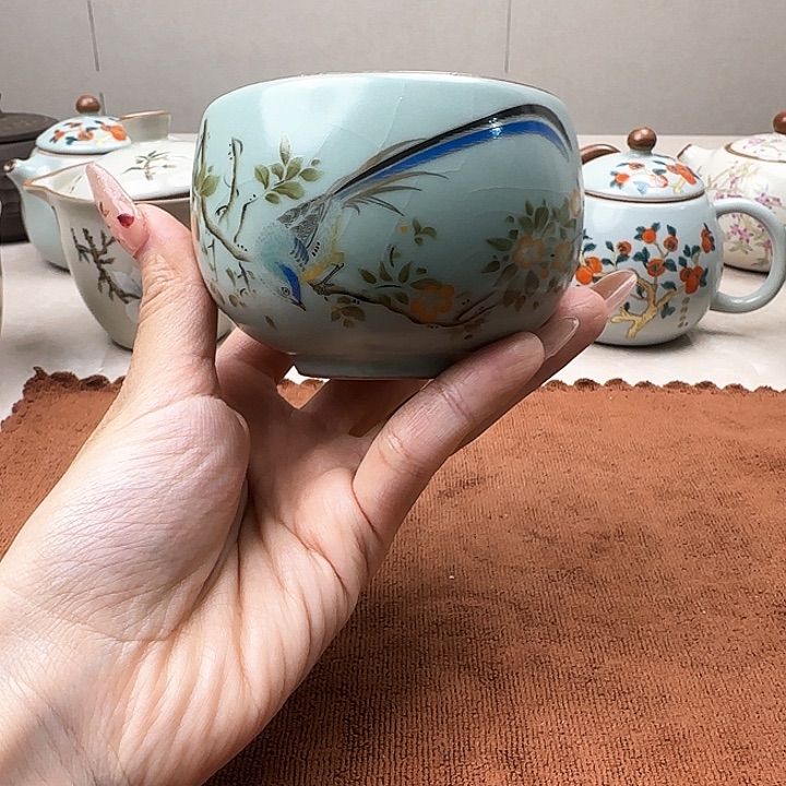 豆青喜鹊铜钱大罗汉杯