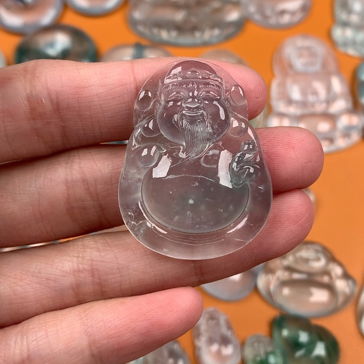 翡翠挂件未镶嵌….