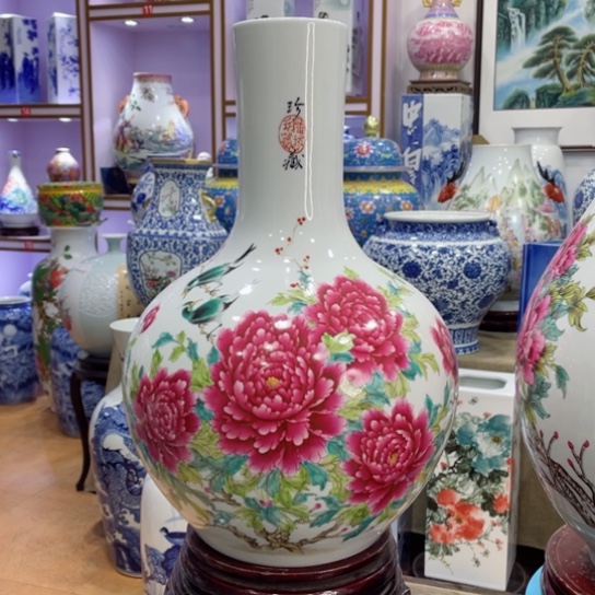 全手工釉下工笔花鸟天球瓶高34公分长****地