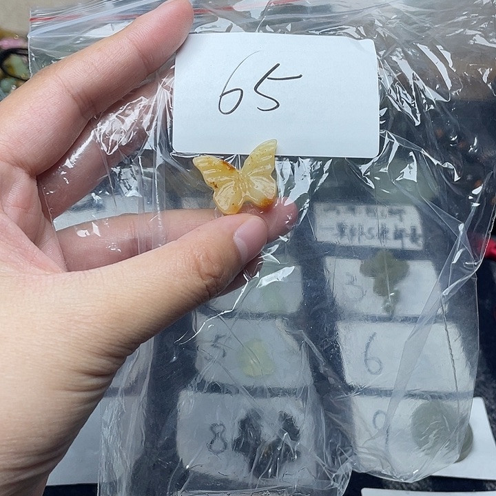 蛇纹石玉未镶嵌颈饰酸*余