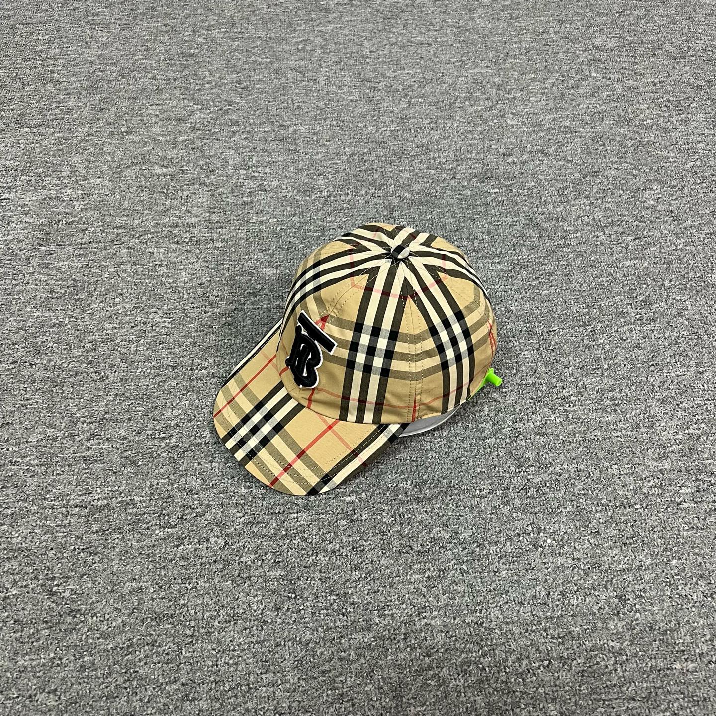 99新 BURBERRY/博柏利 Burberry 格纹鸭舌帽L码
