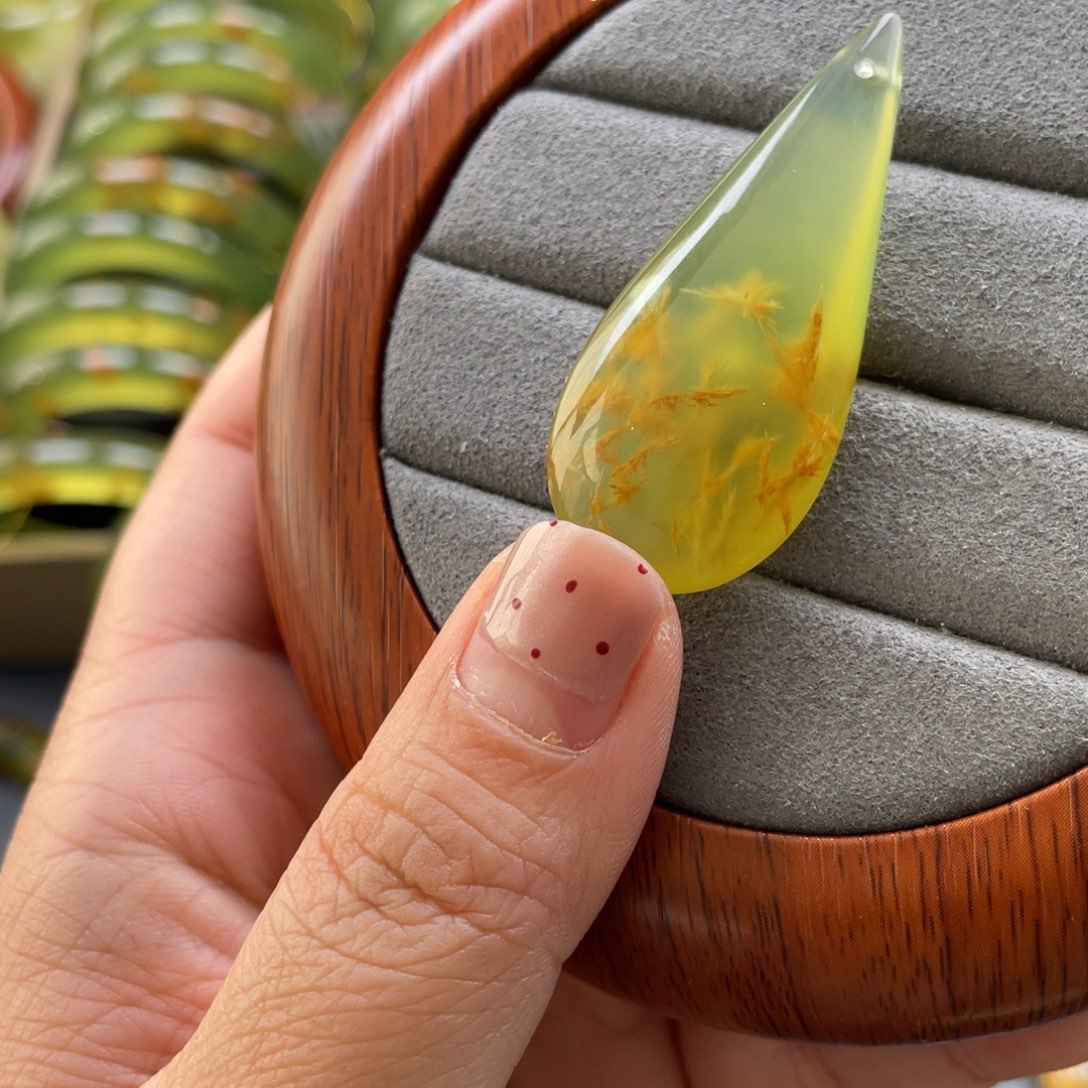 未镶嵌蛇纹石玉颈饰