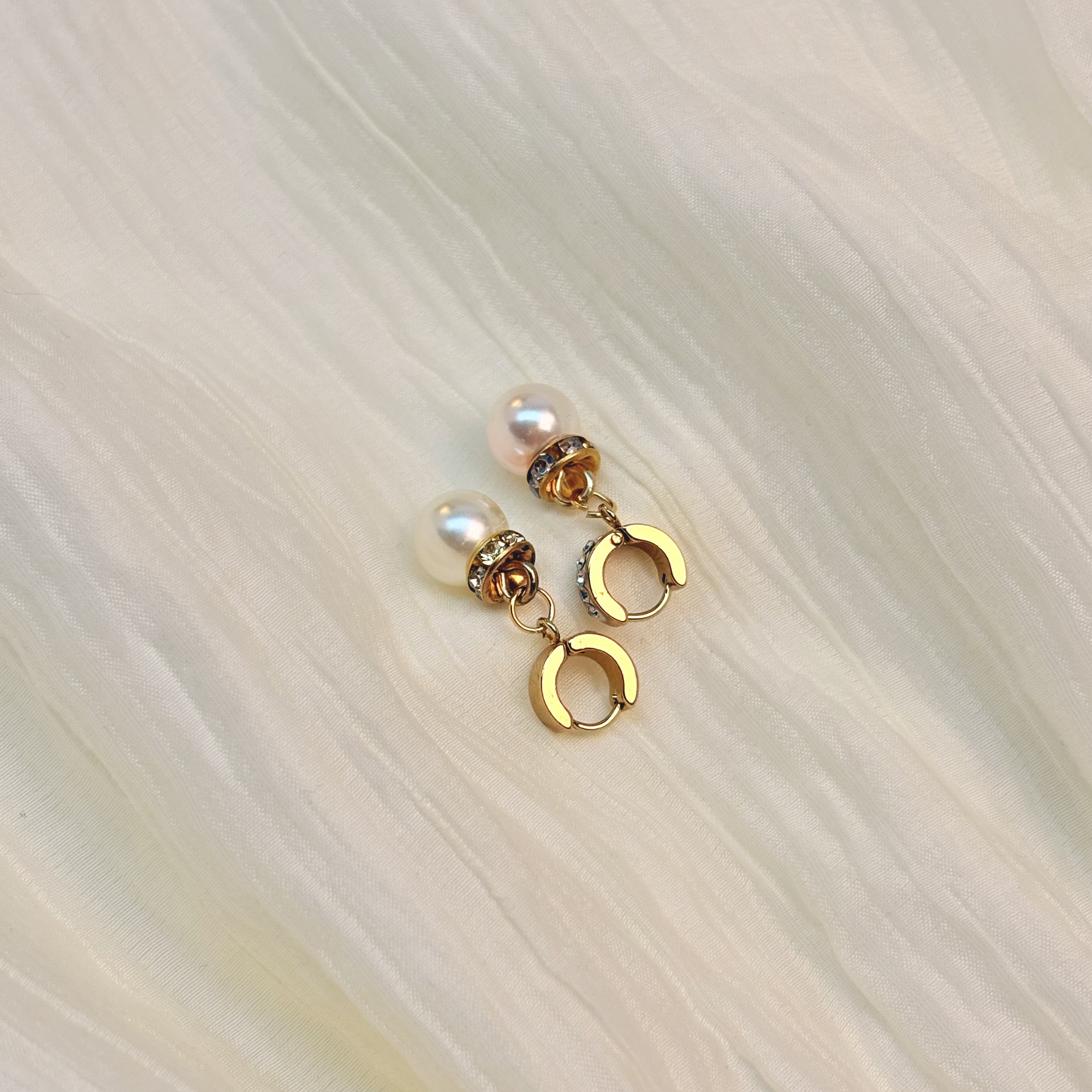 钛钢仿珍珠耳饰 珠珠镶嵌耳环环环相扣耳坠百搭气质甜美款