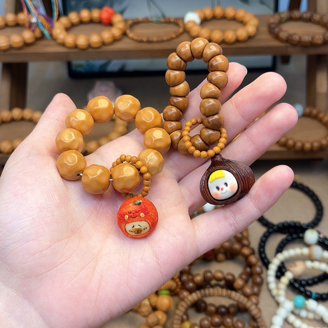 猴头核桃吊坠小***！手捻搭配卡皮大肠搭配多妹