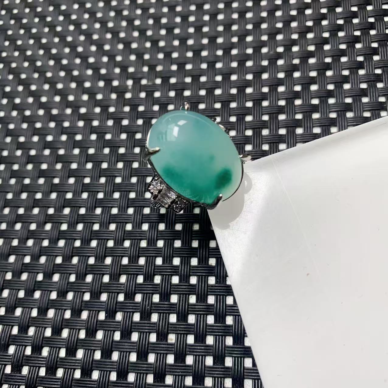 B1119绿花蛋面戒指