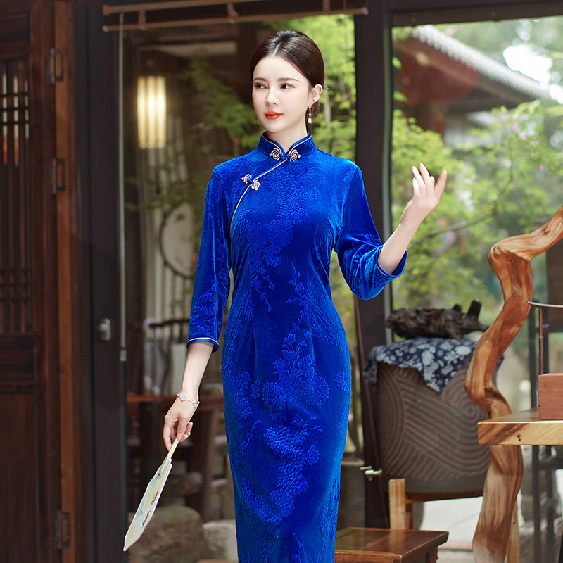 丝绒提花旗袍2025秋款文艺复古婚宴礼服国风修身长款九分袖妈妈装