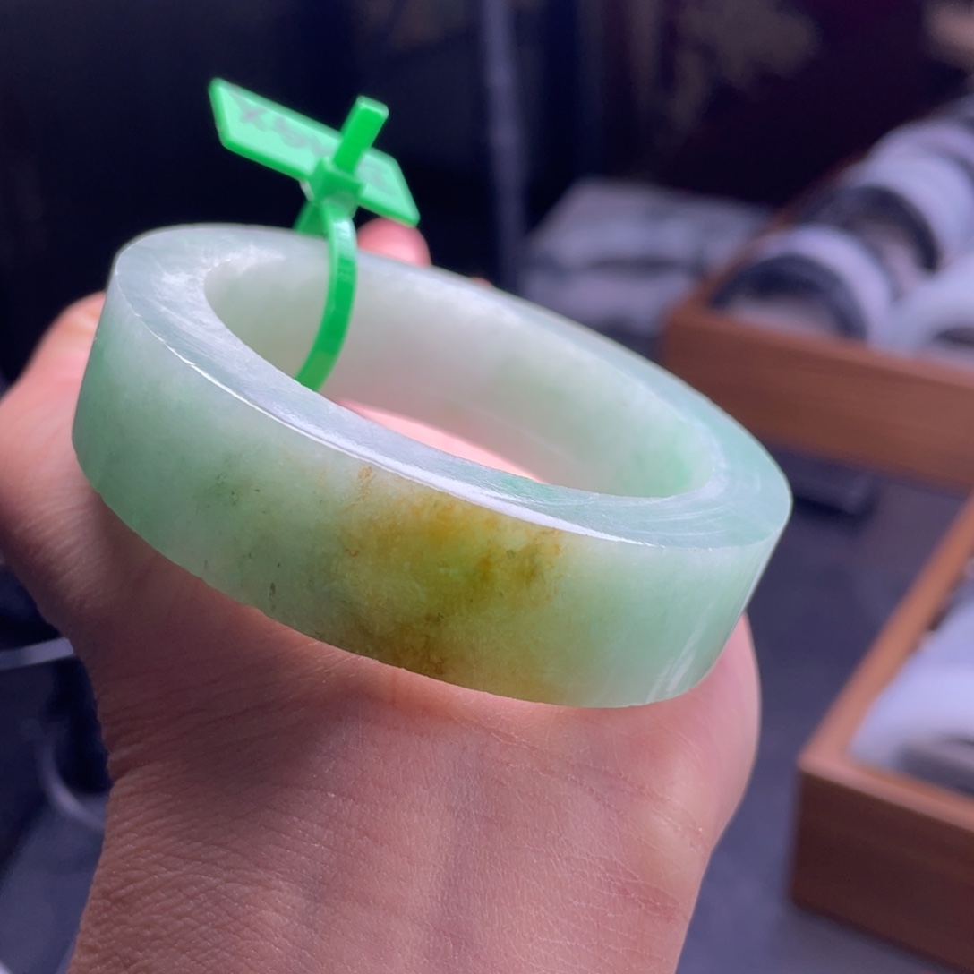 定制翡翠未镶嵌翡翠手镯