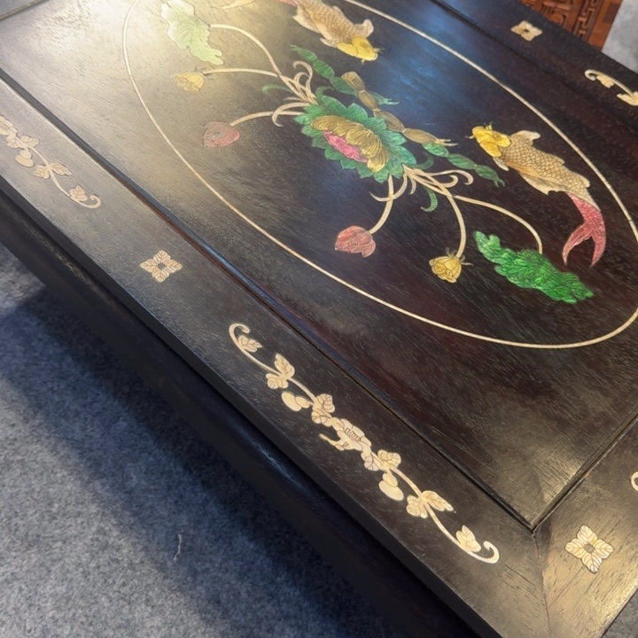 贡木桌子的的的的的