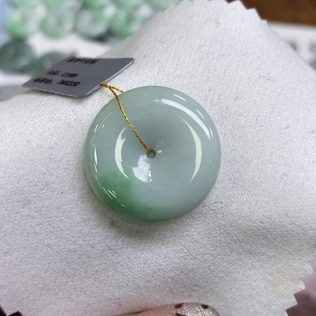 颈饰未镶嵌翡翠平安扣