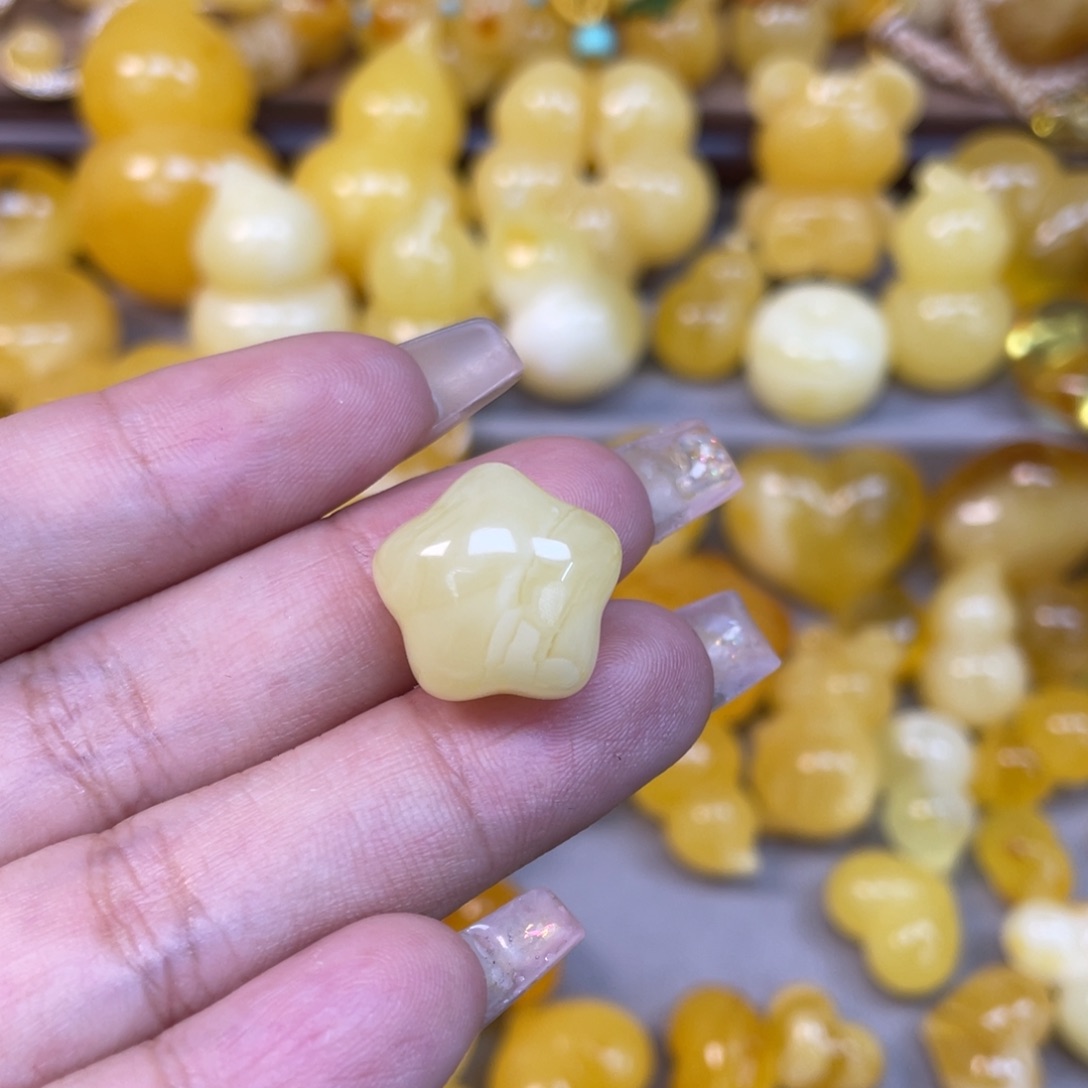 晚****琥珀未镶嵌珠宝奇石