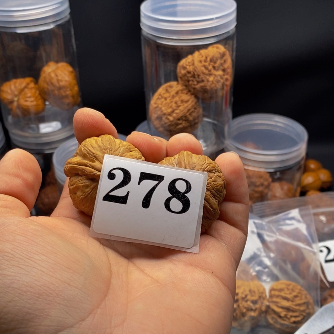 元宝三棱，核桃把件