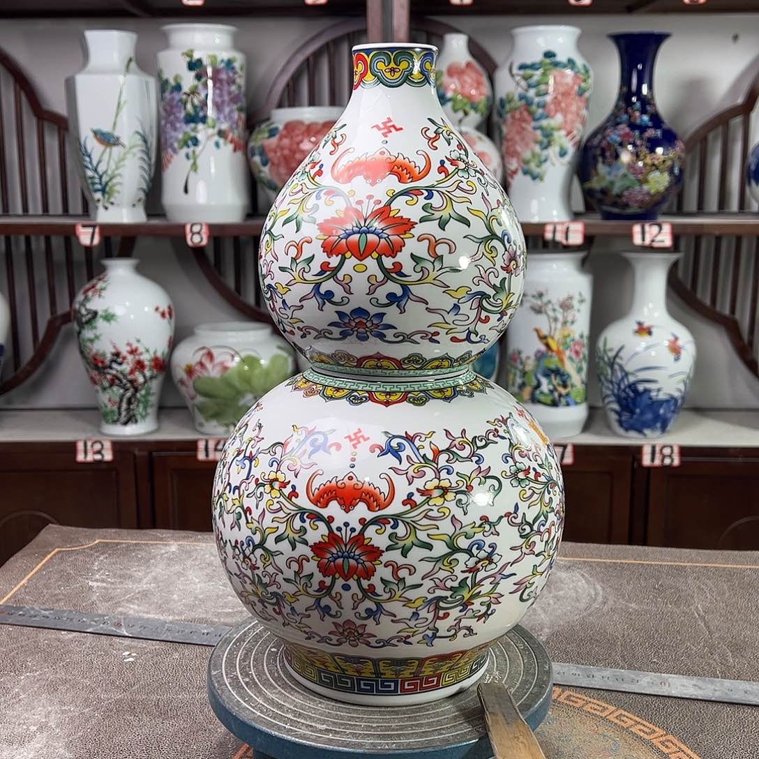 陶摆件景德镇陶瓷葫缠枝