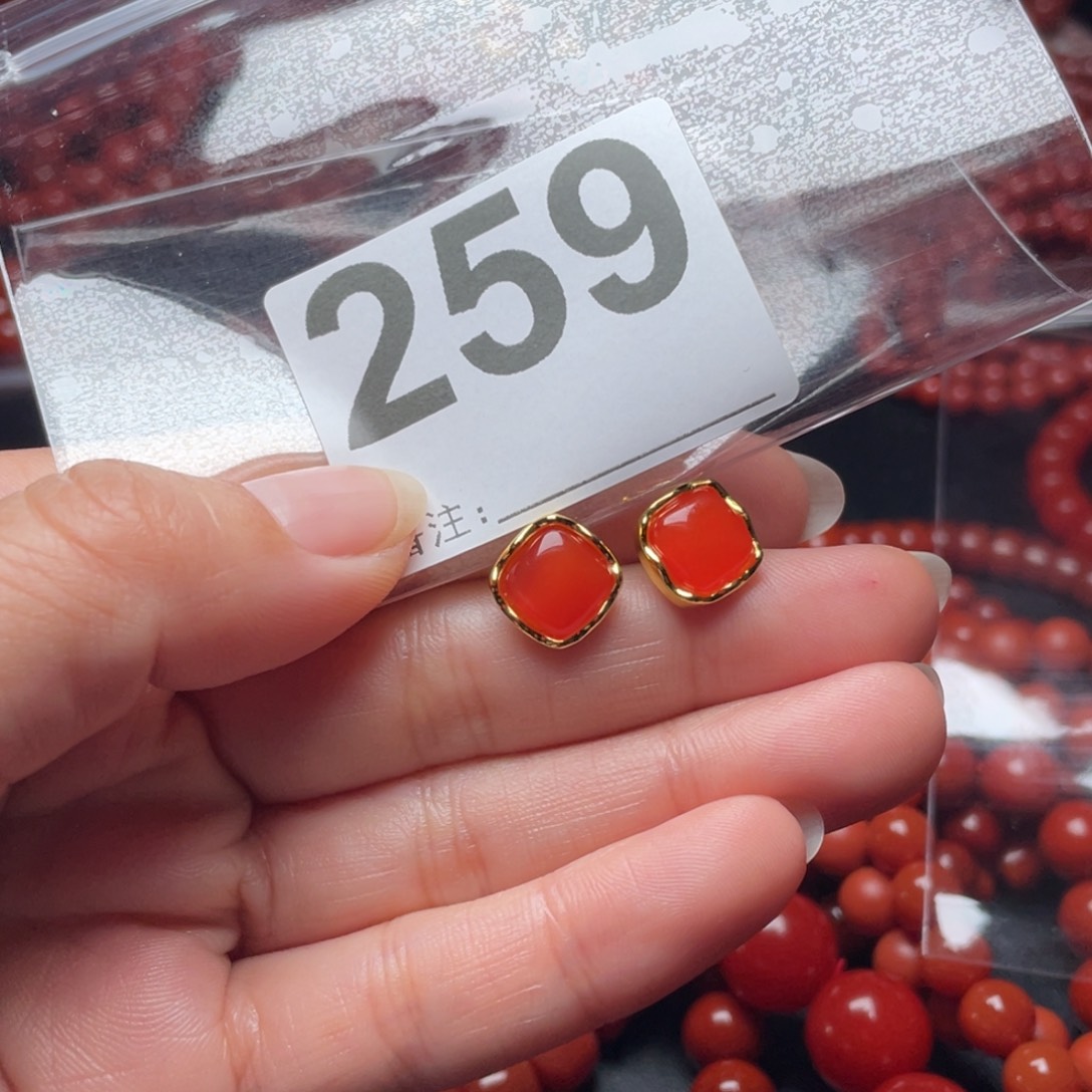 Z***女南红玛瑙未镶嵌手链