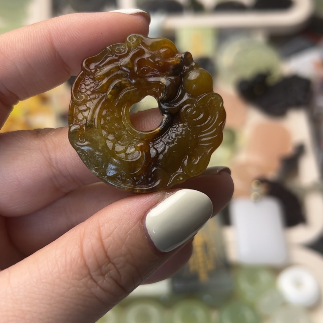 蛇纹石玉颈饰合金