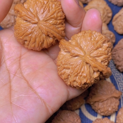 【闪购商品】文玩核桃吊坠坦**对白狮子44