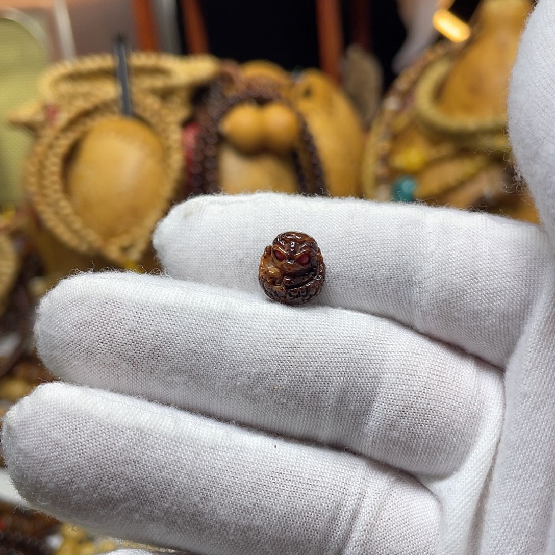 手串星月菩提雕刻龙宝宝