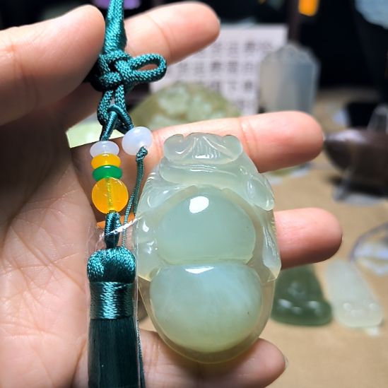 蛇纹石玉未镶嵌颈饰