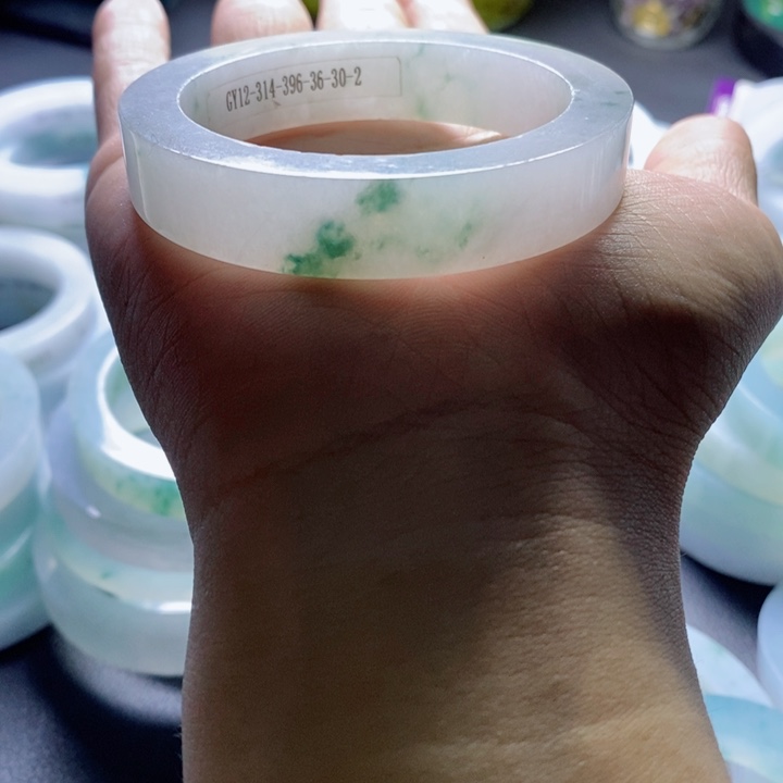 一***山定制翡翠未镶嵌缅甸翡翠手镯
