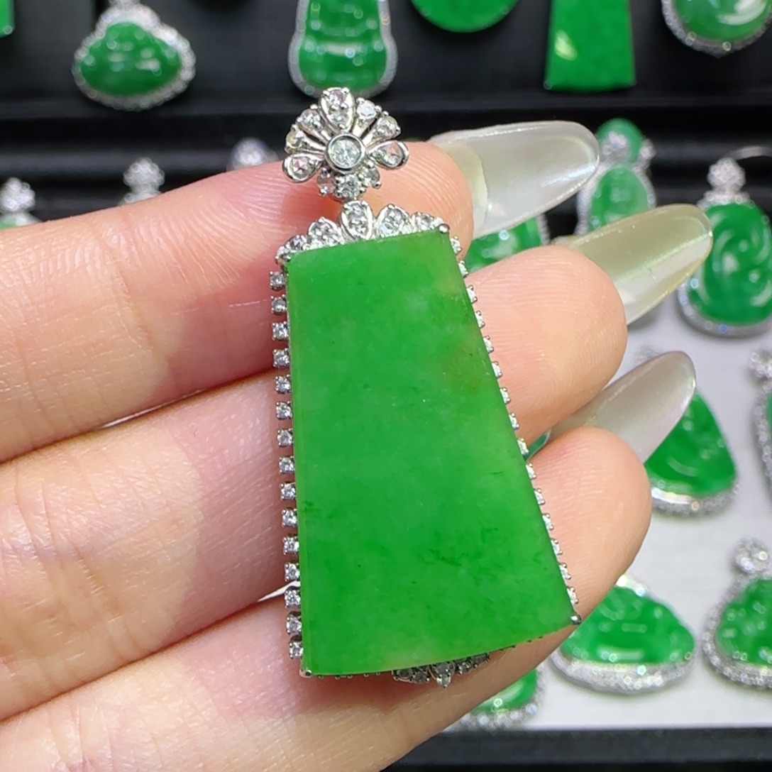 翡翠18K金镶嵌颈饰