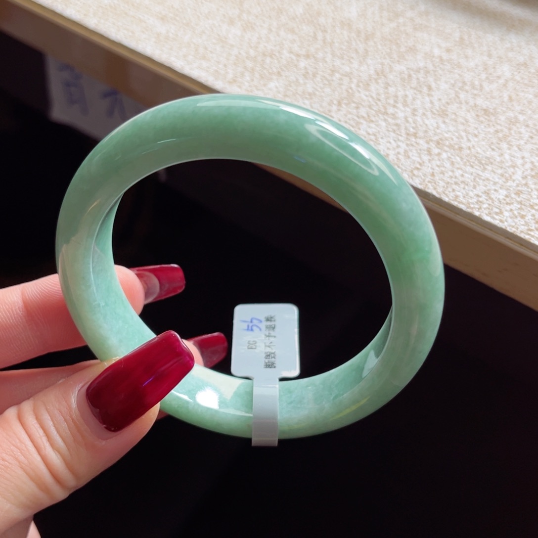 翡翠手镯未镶嵌手镯