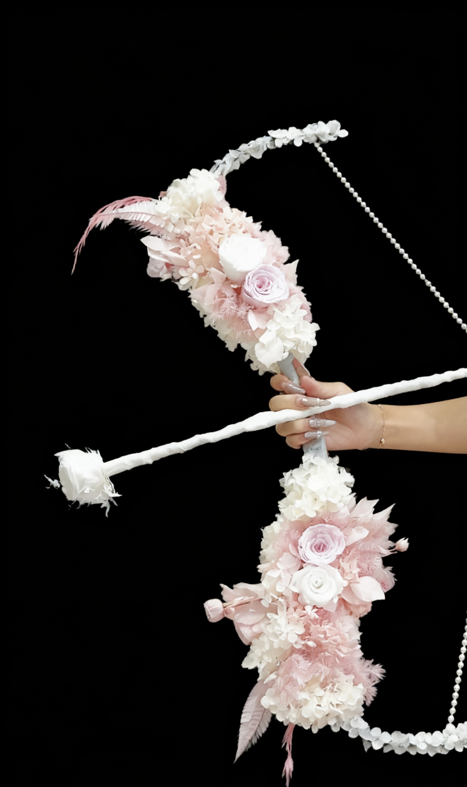 拍摄结婚写着花艺弓箭永生花