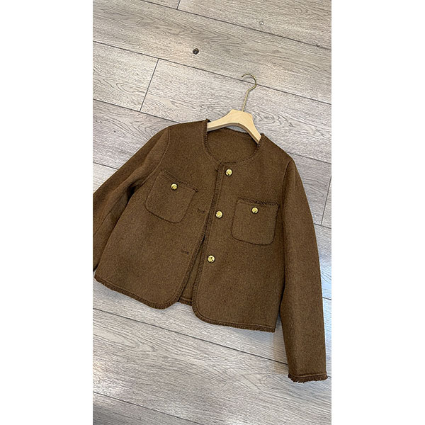 冬款两口袋三粒扣毛边设计小香羊毛外套 859