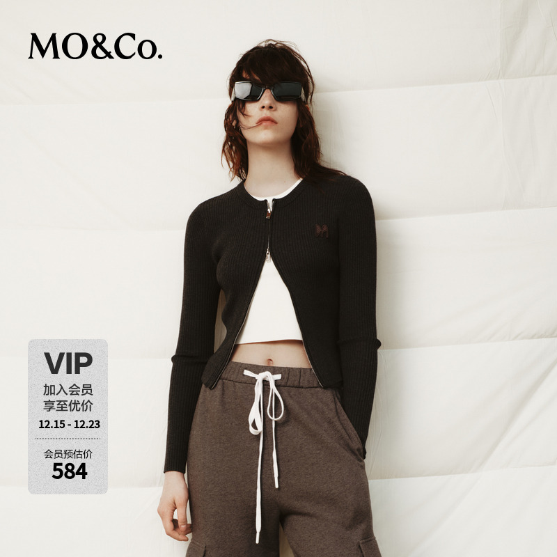 MOCO秋字母刺绣双开头拉链修身针织开衫辣妹风MBC3CARK02