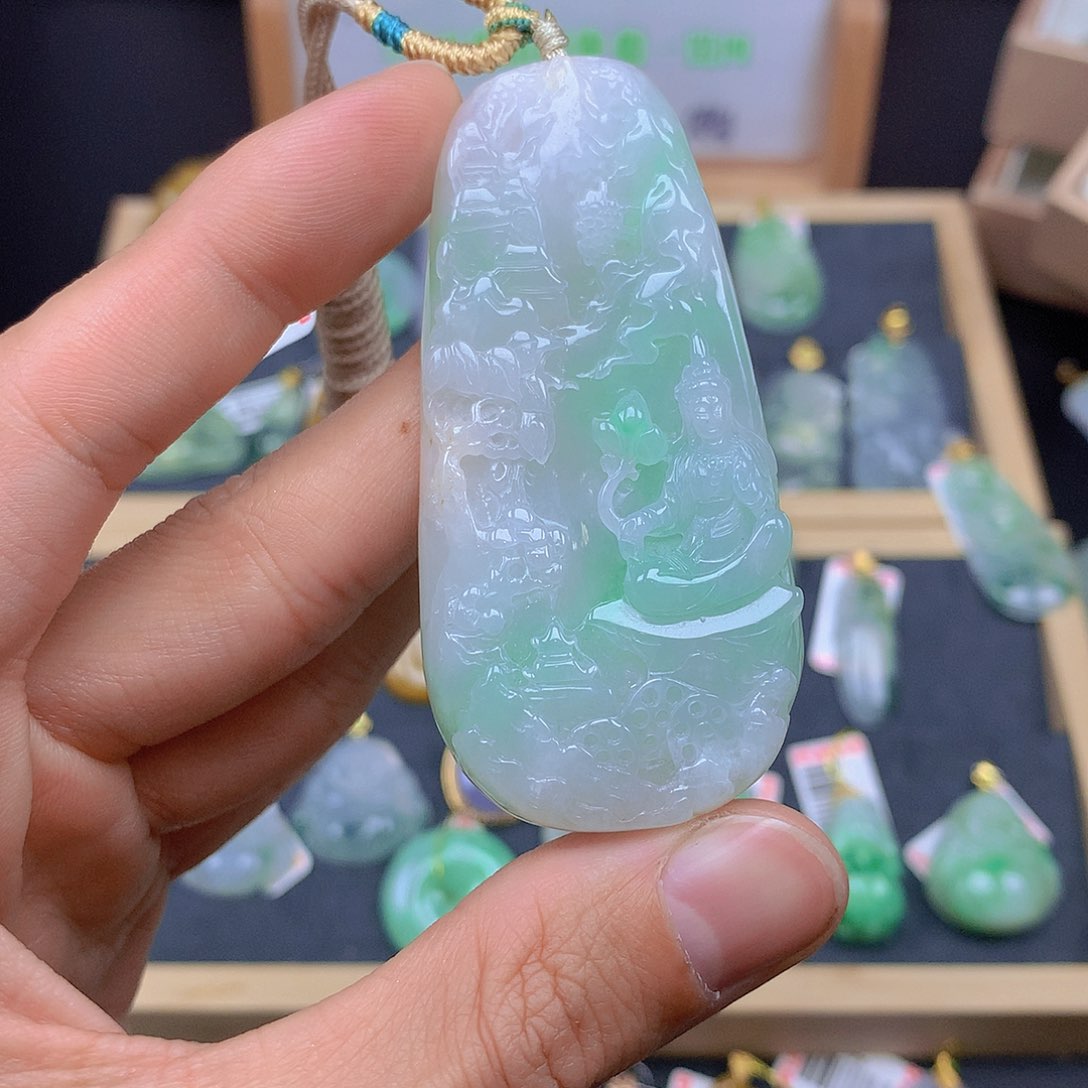翡翠颈饰未镶嵌翡翠