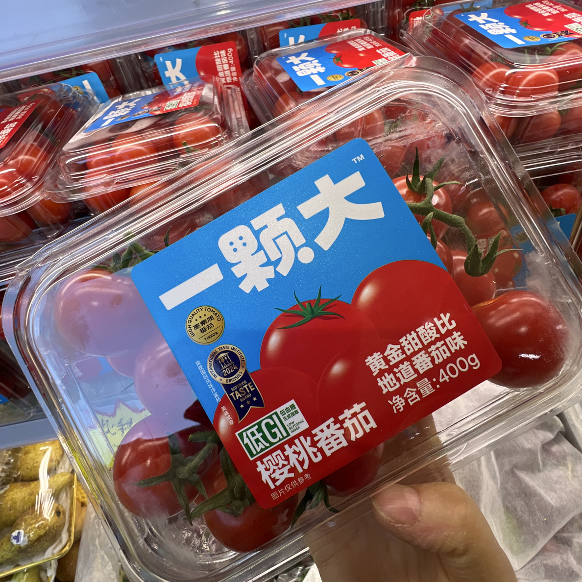 一颗大红樱桃番茄番茄