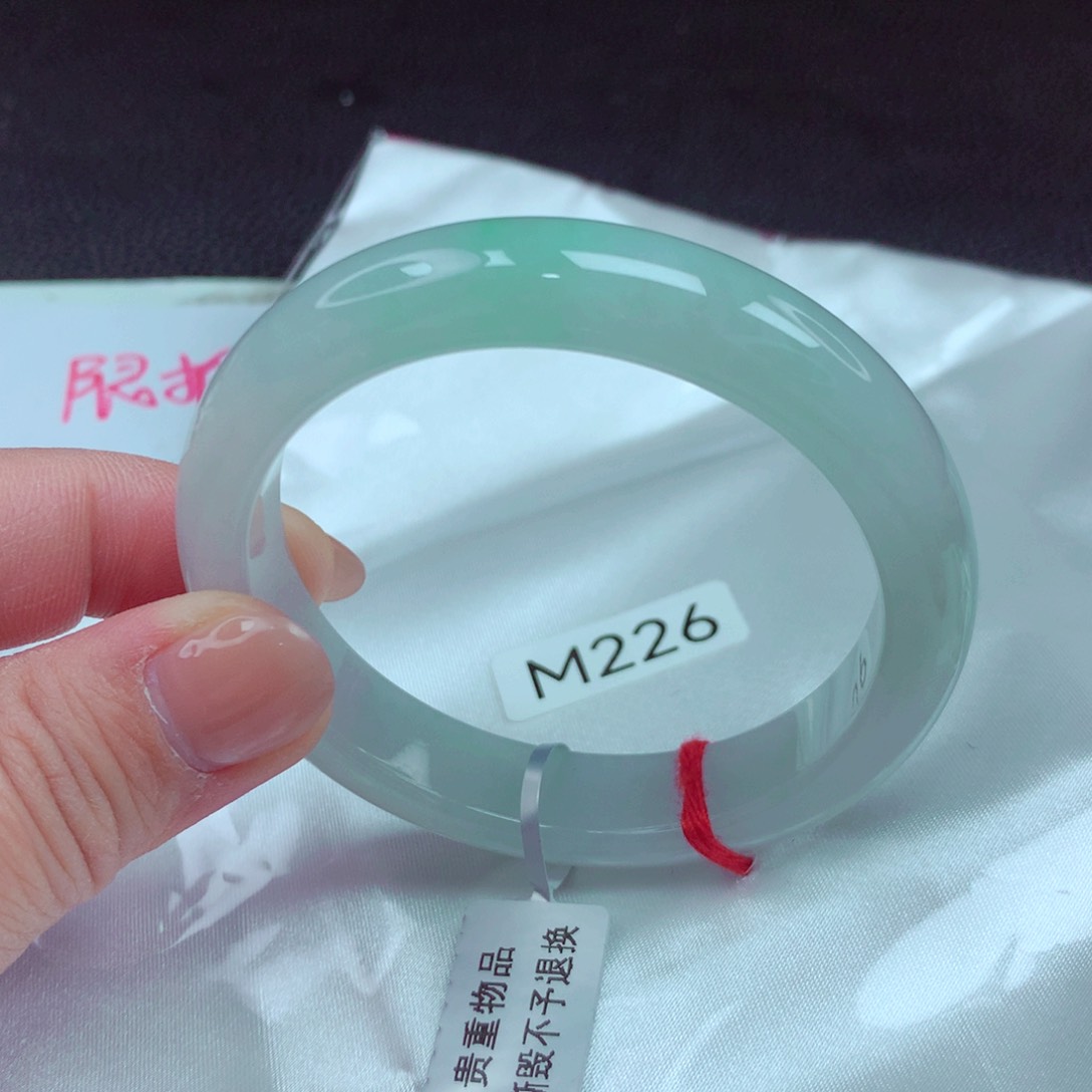 翡翠手镯未镶嵌手镯88