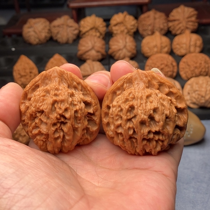 文玩核桃把件野生龙尊44