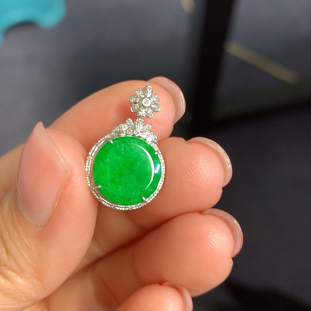 翡翠吊坠(不含链)18K金镶嵌