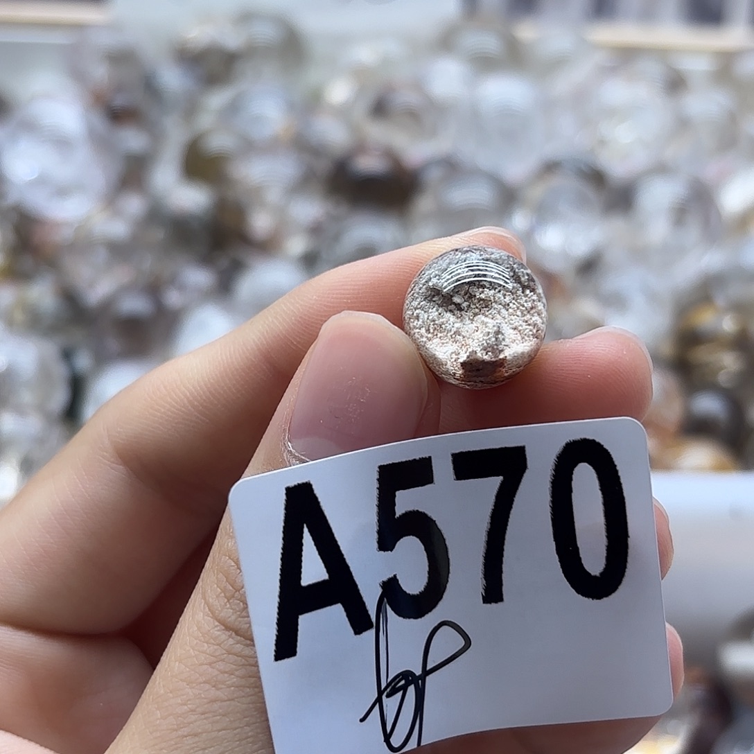 ,****珠宝半成品水晶未镶嵌570