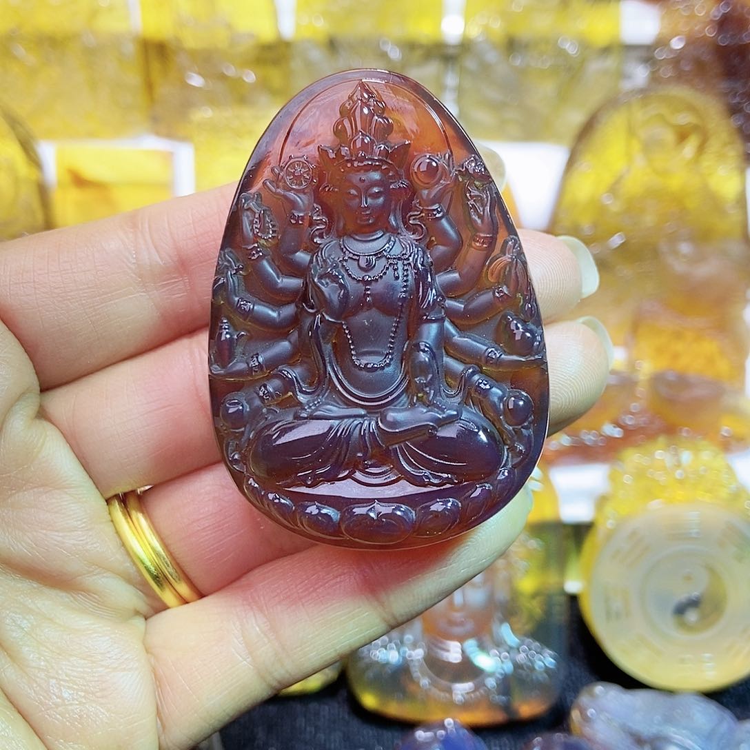 琥珀颈饰未镶嵌千手观音