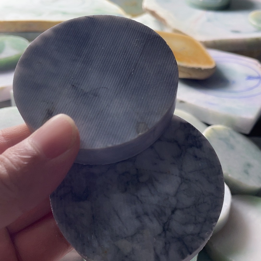 翡翠颈饰未镶嵌毛料1