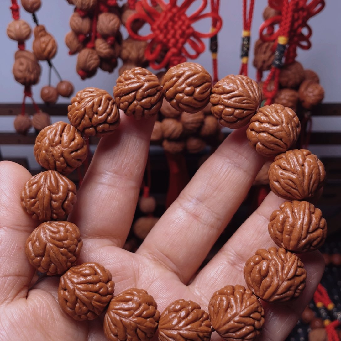 木质类龙纹桃枭手串