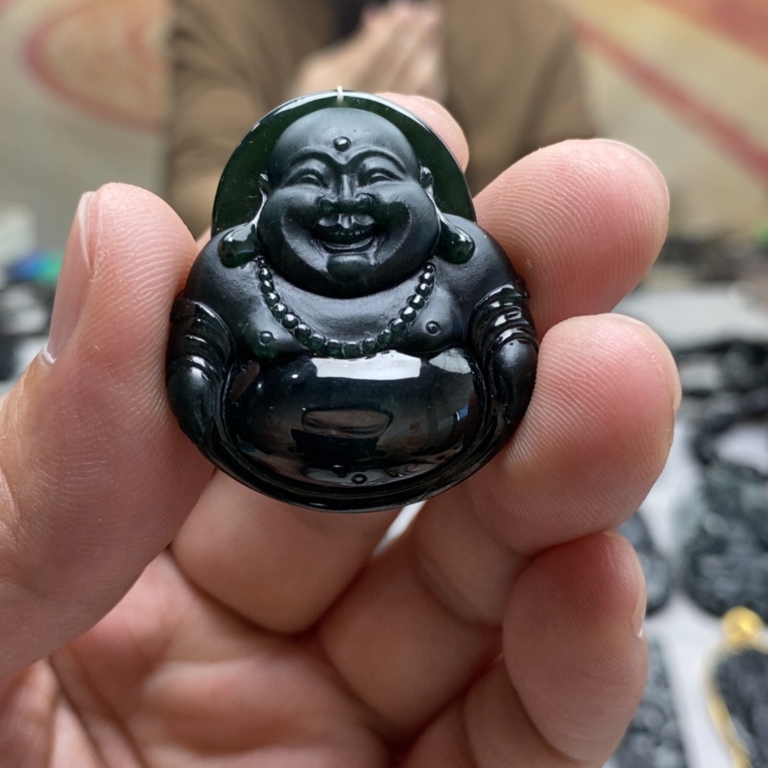 翡翠未镶嵌颈饰佛公