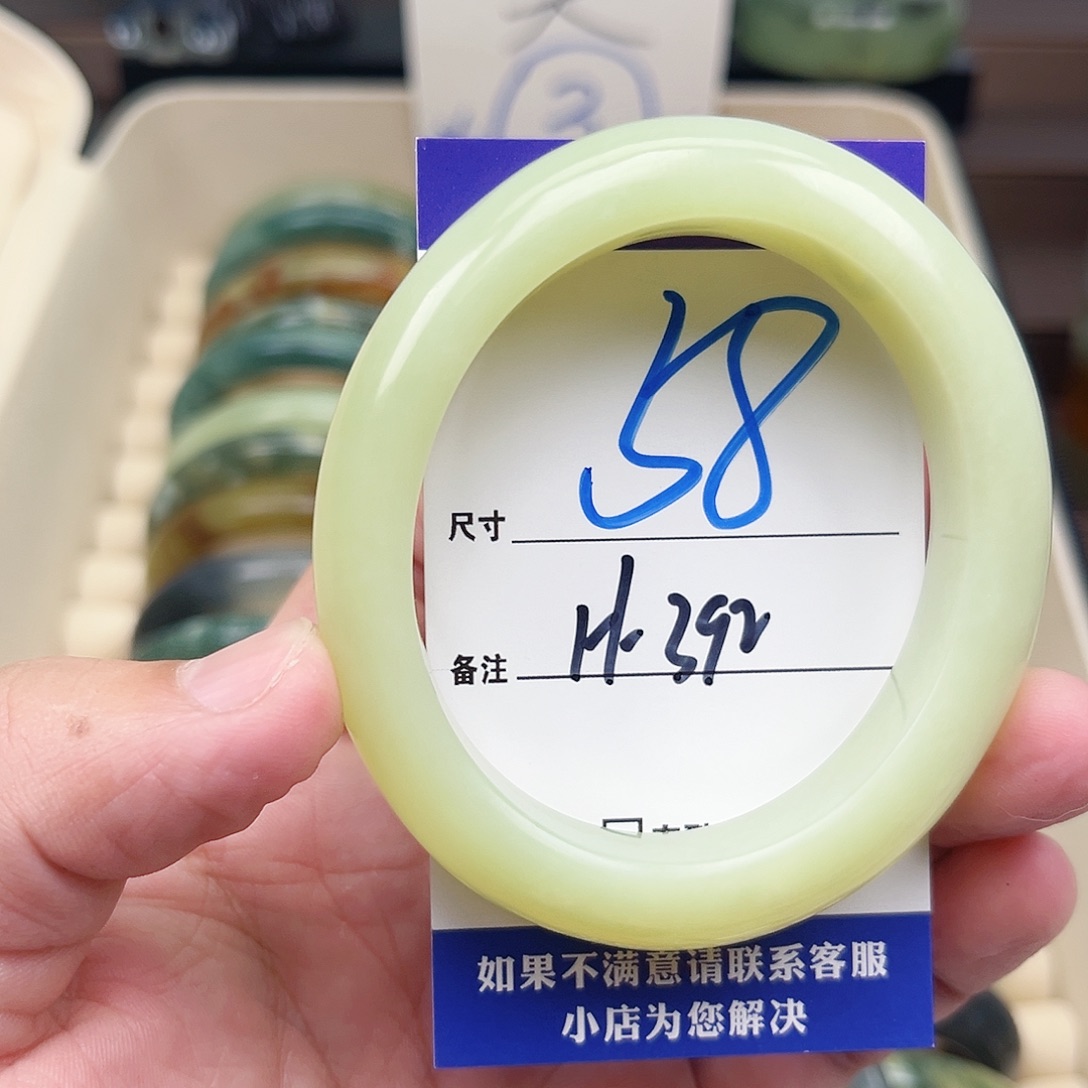 蛇纹石玉未镶嵌手镯（贵妃镯）