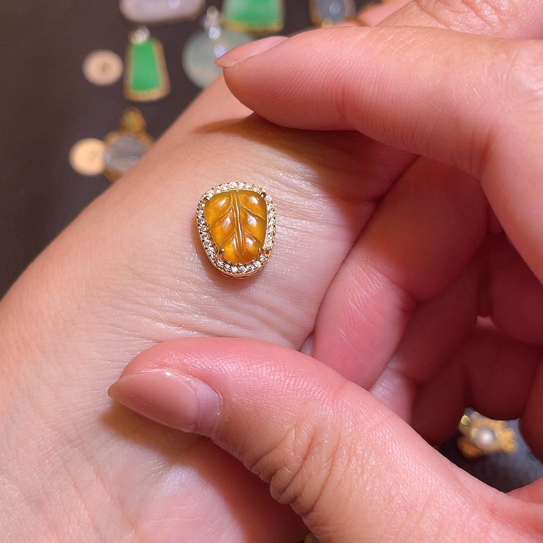 村***发翡翠银S925镶嵌颈饰