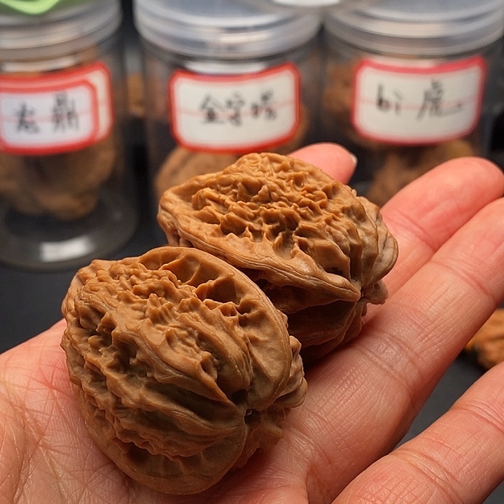 和***尘把件文玩核桃咕咕鸡