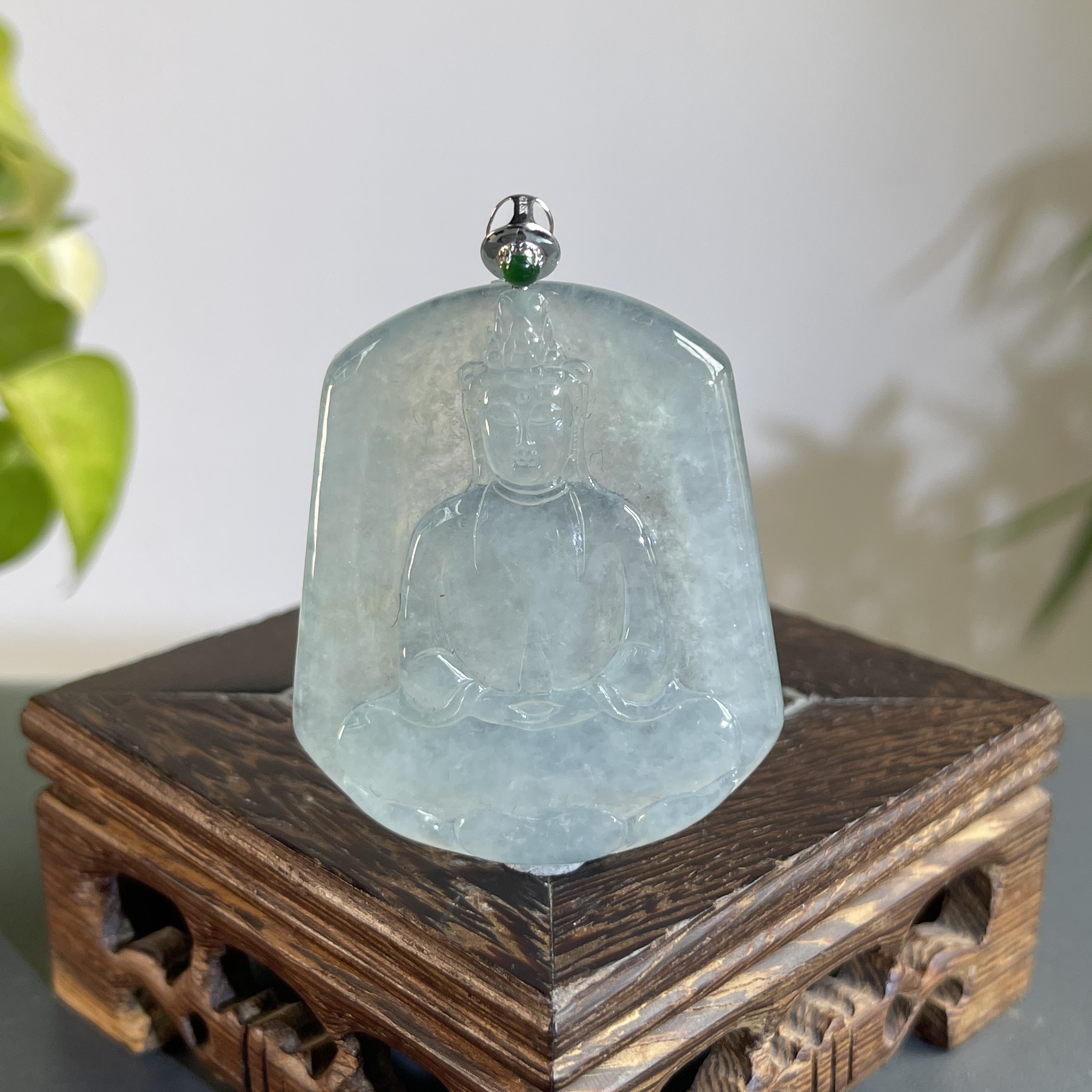 JGB13-142  天然缅甸A货翡翠  18K金扣素衣观音