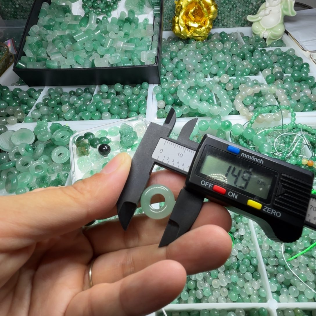 石英质玉未镶嵌甜甜圈