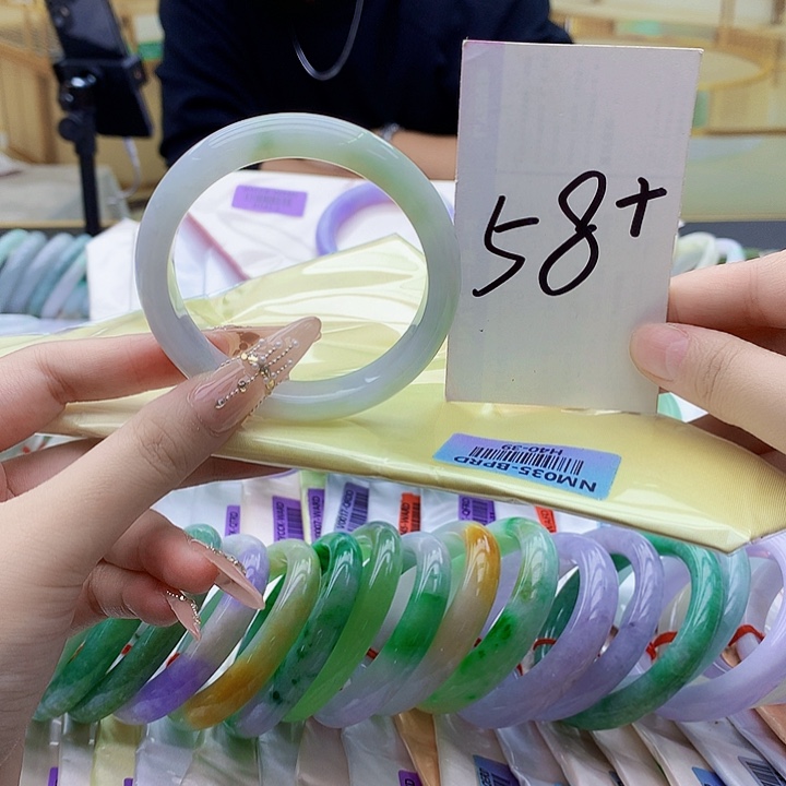 翡翠未镶嵌手镯nj