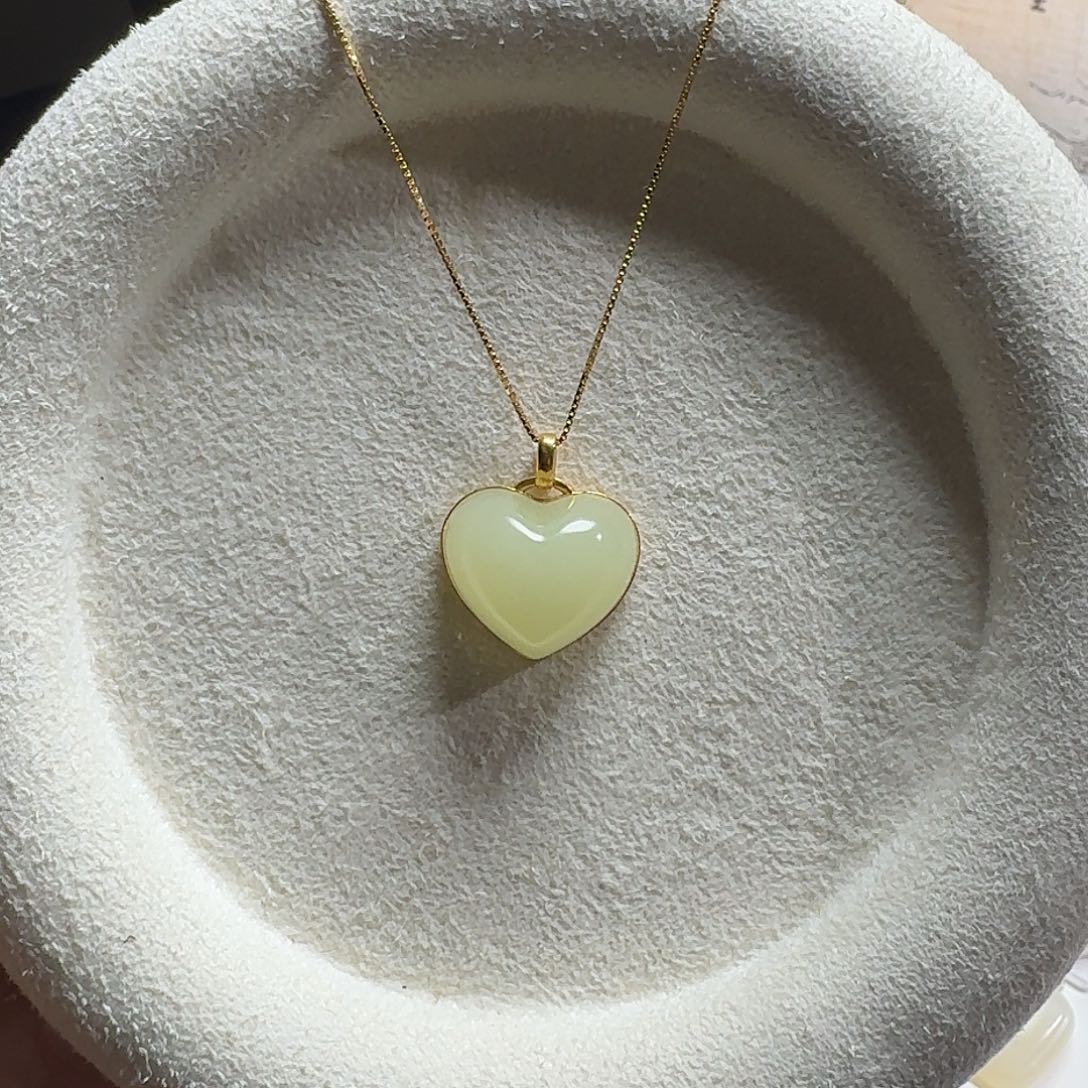 一***光和田玉18K金镶嵌吊坠(赠链)黄口爱心