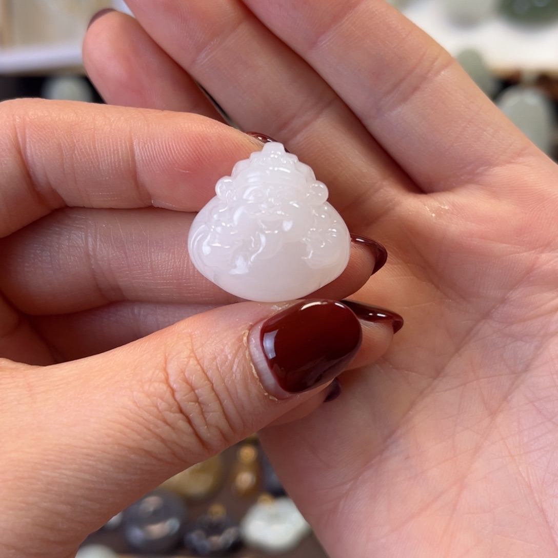 和田玉颈饰未镶嵌不****喔财神爷