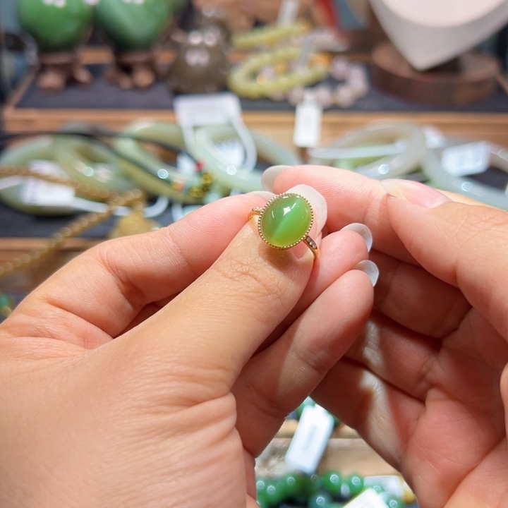 颈饰18K金镶嵌和田玉