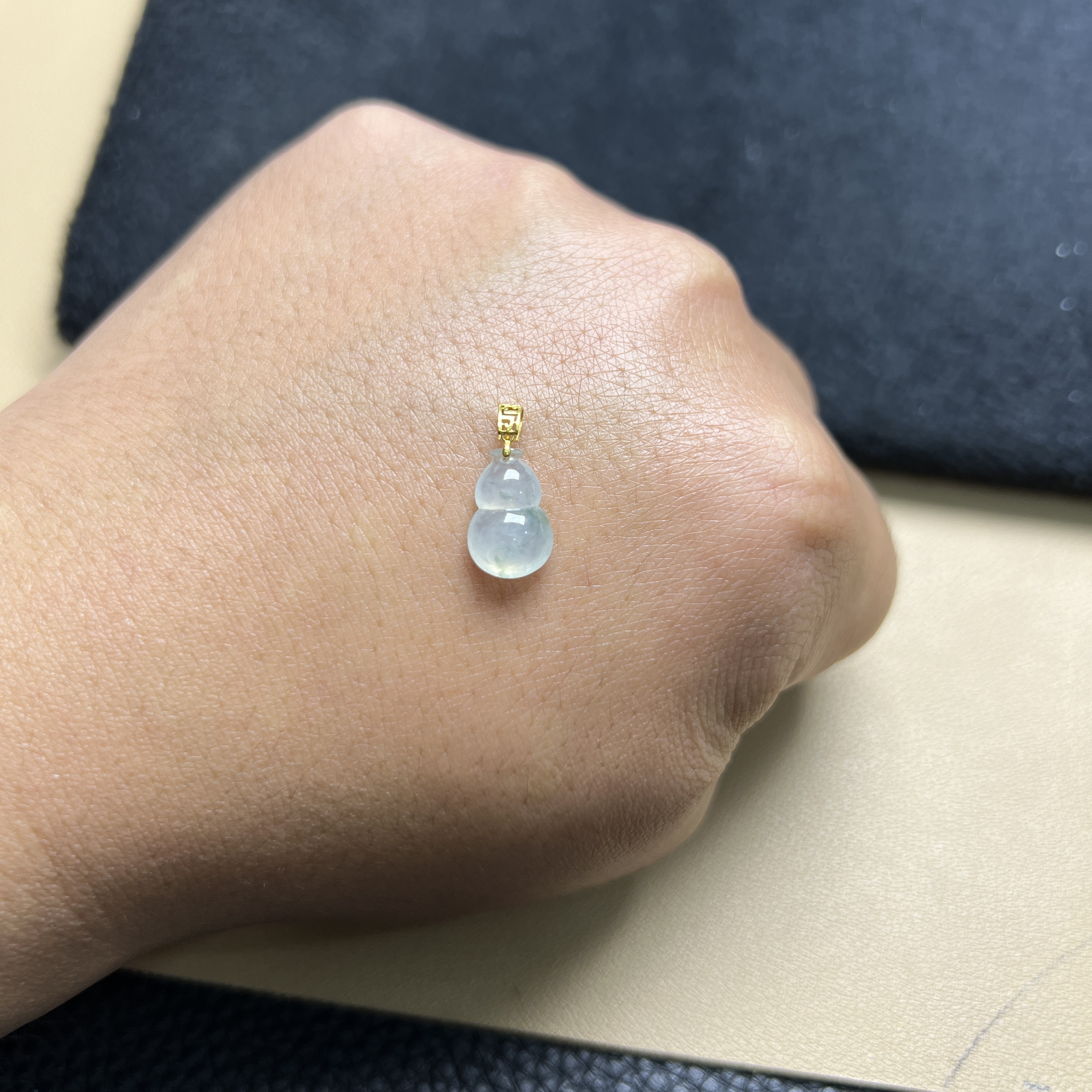 翡翠葫芦吊坠高冰种光感好18K金女式福禄常伴高贵气质百搭素款