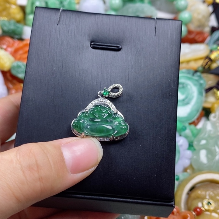 翡翠吊坠(赠链)未镶嵌